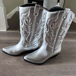Women’s Silver Cowgirl Boots